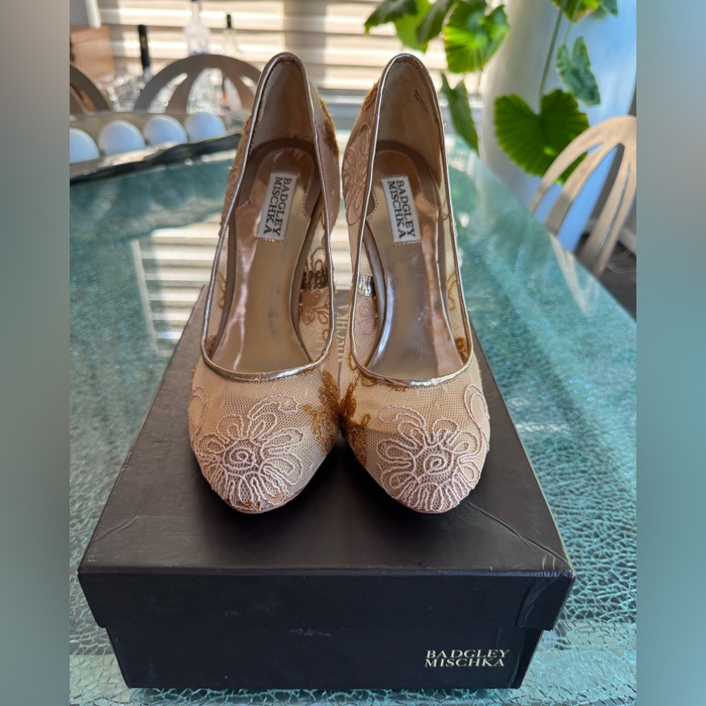 Badgley Mischka Gold Floral Heels 9‎ M